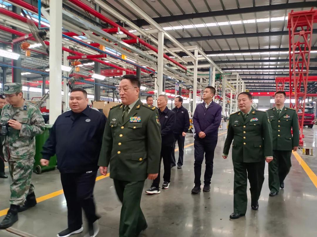 省委常委、省軍區(qū)政委視察我公司應(yīng)急產(chǎn)業(yè)發(fā)展?fàn)顩r